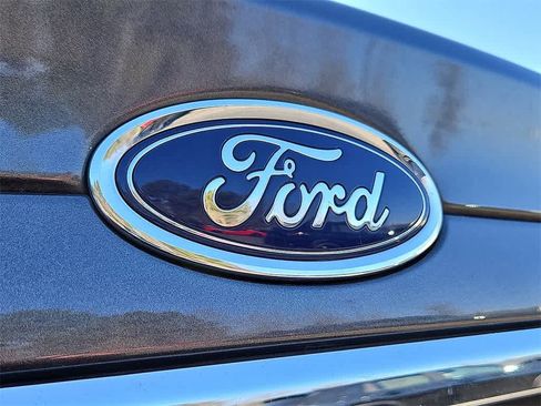 Used 2018 Ford Fusion SE w/ Fusion SE Technology Package image 28