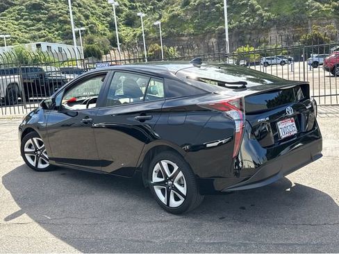 Used 2016 Toyota Prius Three Touring image 3