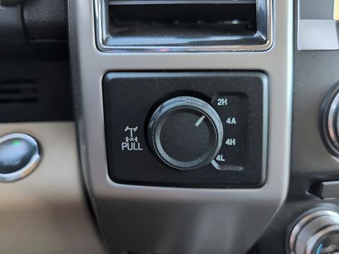 Used 2017 Ford F150 Lariat w/ Equipment Group 502A Luxury AWD/4WD image 16