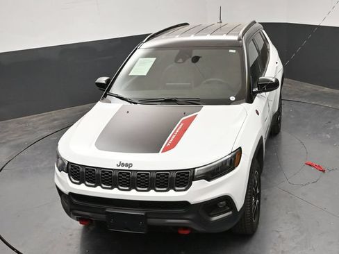 Used 2025 Jeep Compass Trailhawk AWD/4WD image 19