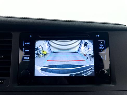 Used 2015 Toyota Sienna XLE FWD image 8