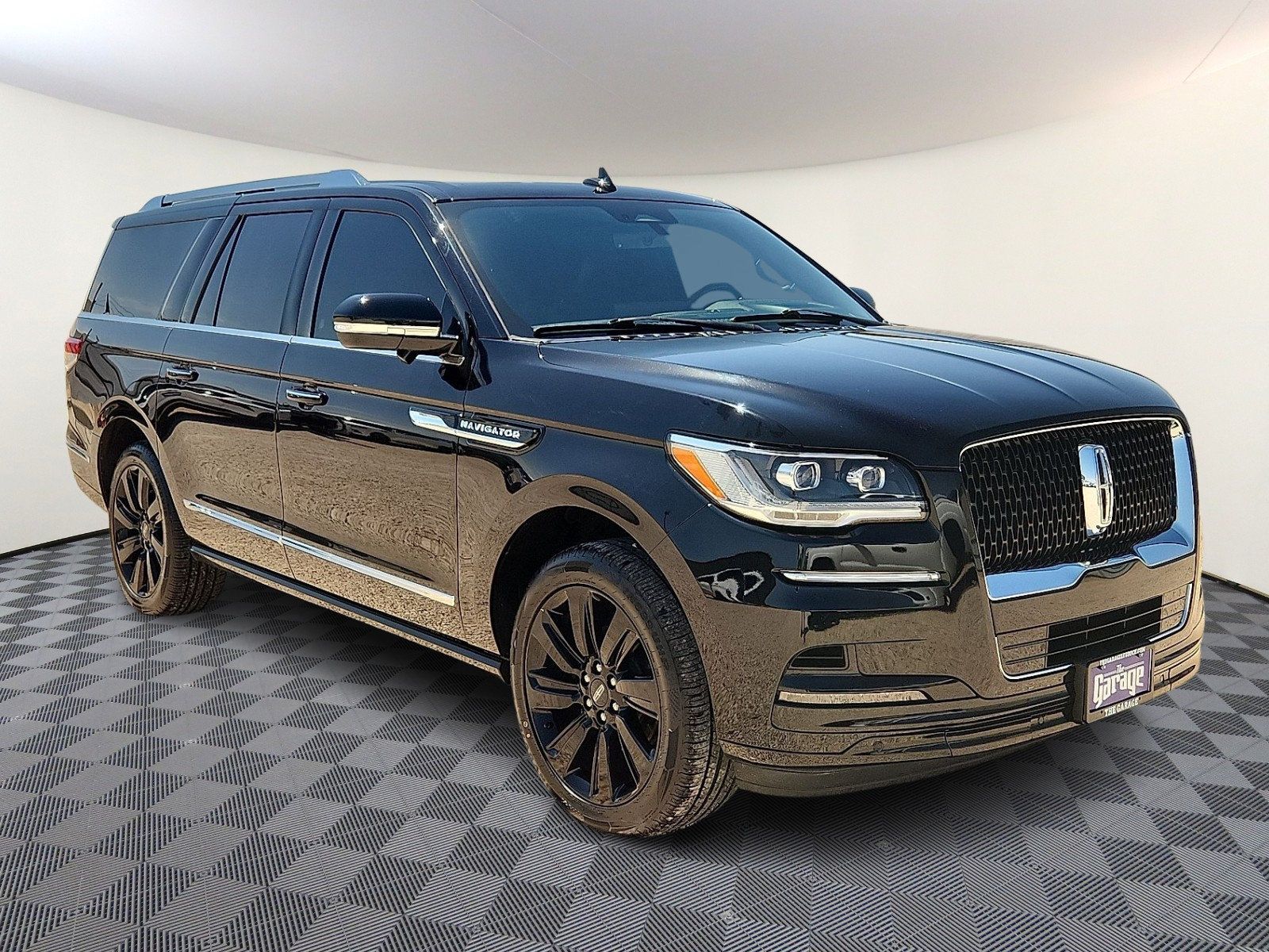 Used 2023 Lincoln Navigator L Reserve AWD/4WD image 5