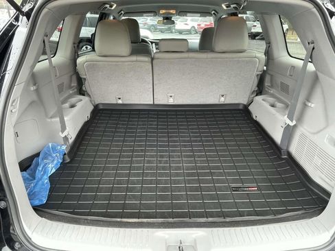 Used 2019 Toyota Highlander LE image 11