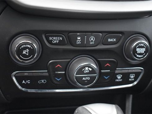 Used 2016 Jeep Cherokee Trailhawk w/ Comfort/Convenience Group image 31