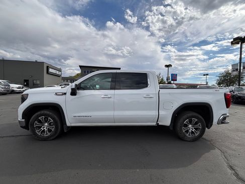 Used 2024 GMC Sierra 1500 SLE AWD/4WD image 2