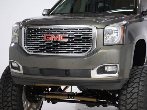 Used 2018 GMC Yukon XL Denali w/ Denali Ultimate Package AWD/4WD image 10