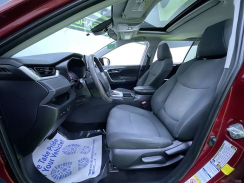 Used 2019 Toyota RAV4 XLE image 17