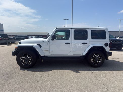 Used 2024 Jeep Wrangler Unlimited Sahara w/ Technology Group AWD/4WD image 6