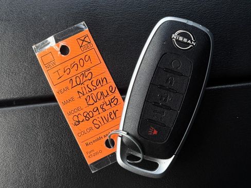 Used 2025 Nissan Rogue SV AWD/4WD image 43