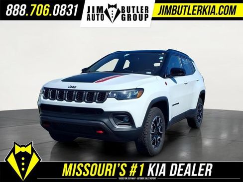 Used 2025 Jeep Compass Trailhawk w/ Trailer Tow Group AWD/4WD image 1