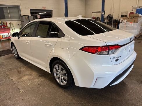 Used 2021 Toyota Corolla LE FWD image 4