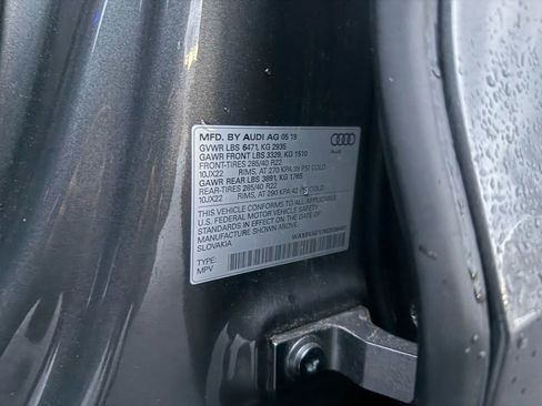 Used 2019 Audi Q8 Premium Plus w/ Premium Plus image 35