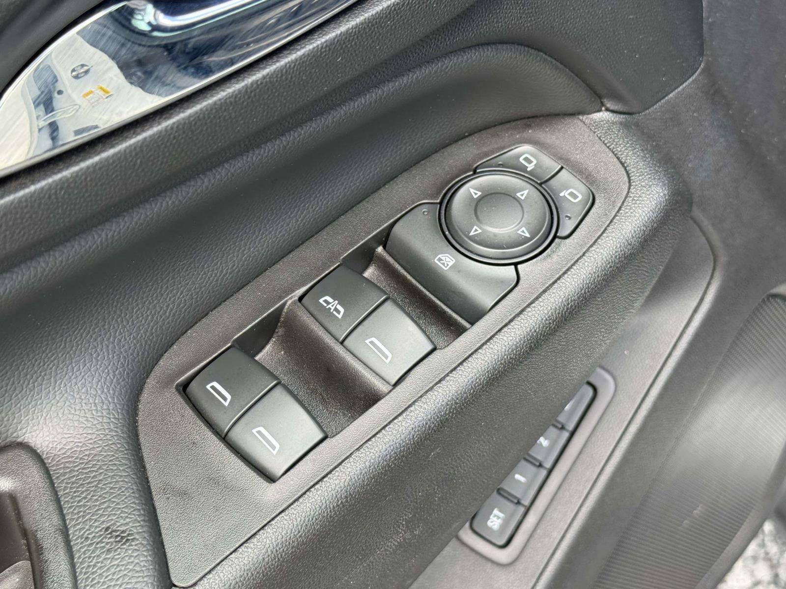 Used 2020 Chevrolet Equinox Premier AWD/4WD image 9