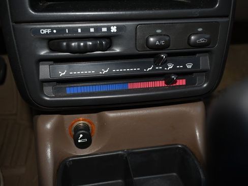 Used 1998 Saturn S-Series SC1 image 21