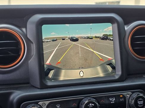 Used 2022 Jeep Gladiator Mojave AWD/4WD image 11
