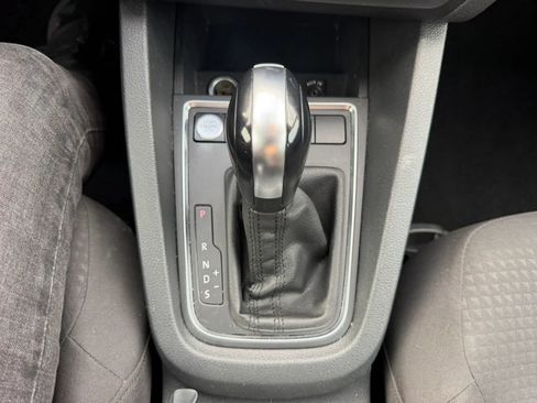 Used 2015 Volkswagen Jetta SE FWD image 26