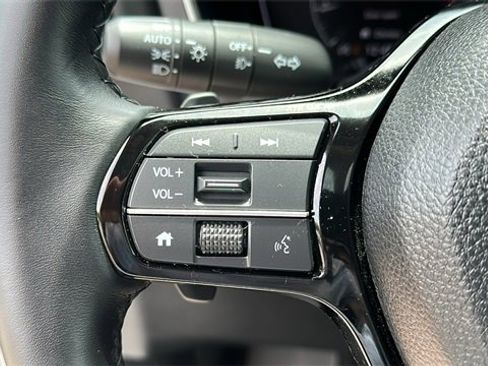 Used 2025 Honda Pilot Touring image 14