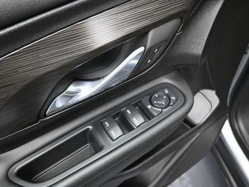 Used 2024 GMC Terrain SLE image 10