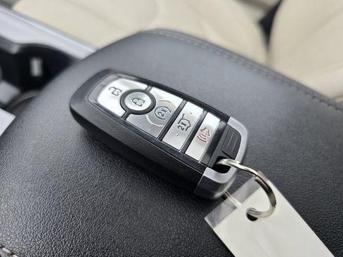 Used 2022 Ford Edge Titanium w/ Class II Trailer Tow Package image 36