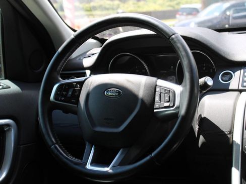 Used 2017 Land Rover Discovery Sport SE image 12