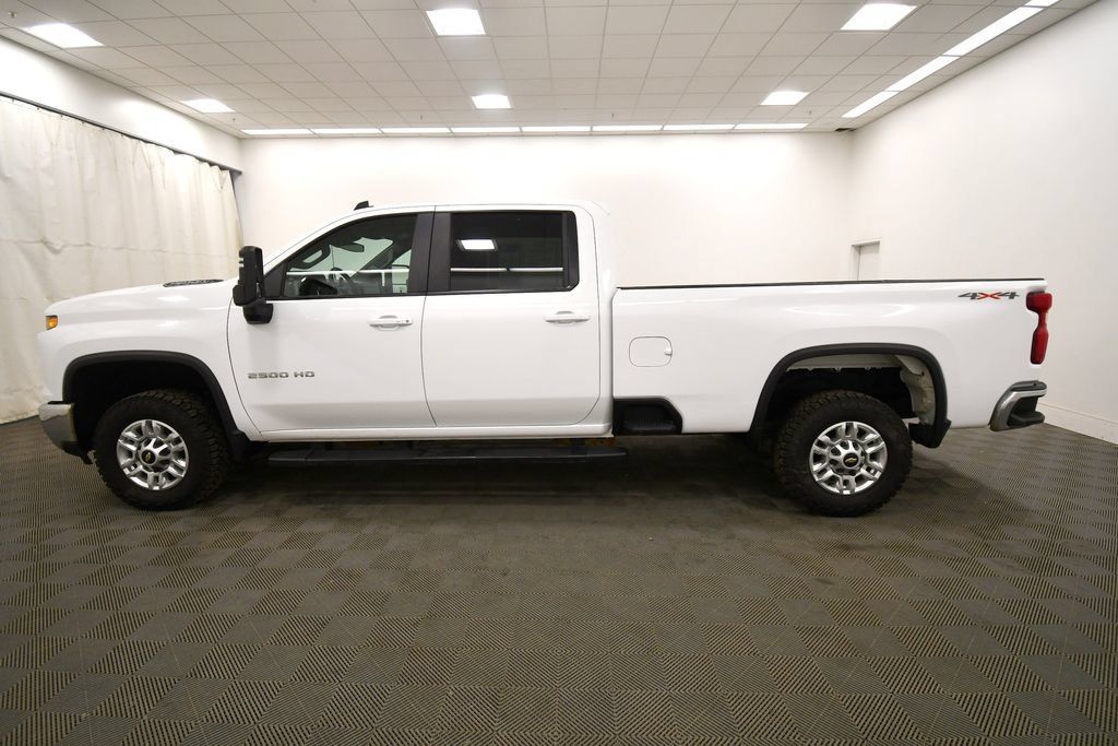 Used 2024 Chevrolet Silverado 2500 LT AWD/4WD image 4