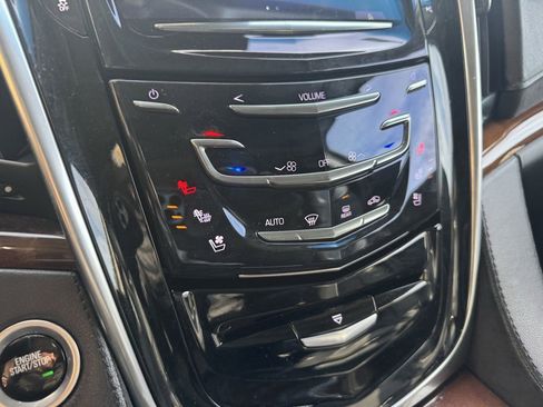Used 2019 Cadillac Escalade ESV Premium Luxury image 8
