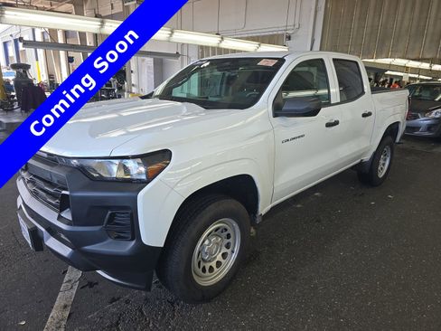 Used 2024 Chevrolet Colorado W/T image 3