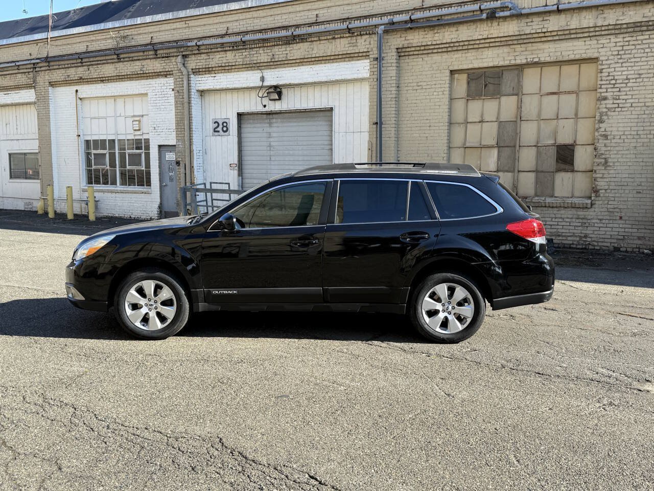 Used 2011 Subaru Outback 2.5i Limited AWD/4WD image 5