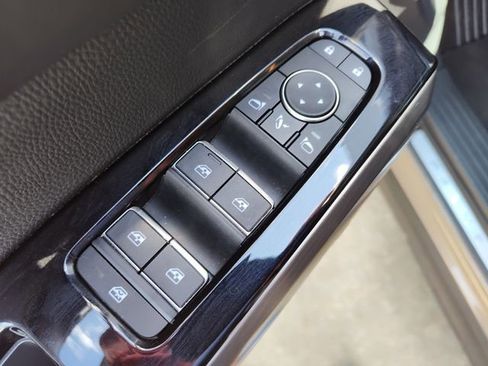 Used 2025 Nissan Pathfinder Platinum w/ Cargo Package image 19