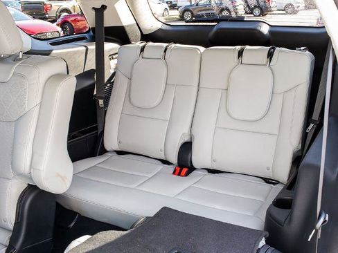 Certified 2025 Ford Explorer Platinum w/ Ultimate Package image 18