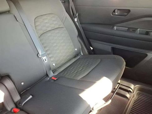 Certified 2025 Nissan Pathfinder S image 18