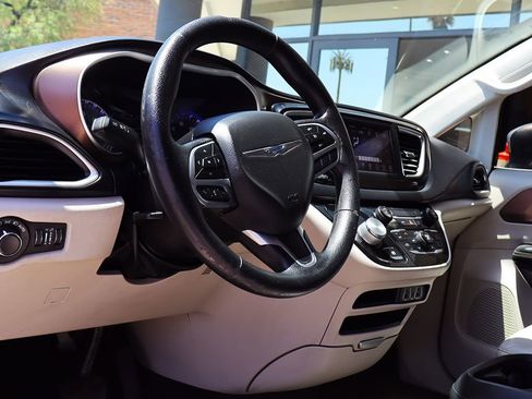 Used 2021 Chrysler Voyager Lxi FWD image 41