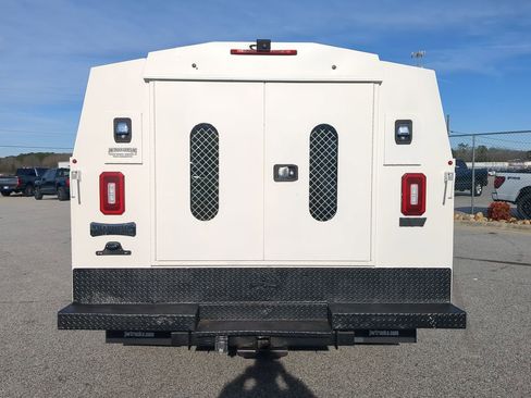 Used 2022 Ford F550 XL w/ Power Equipment Group image 4