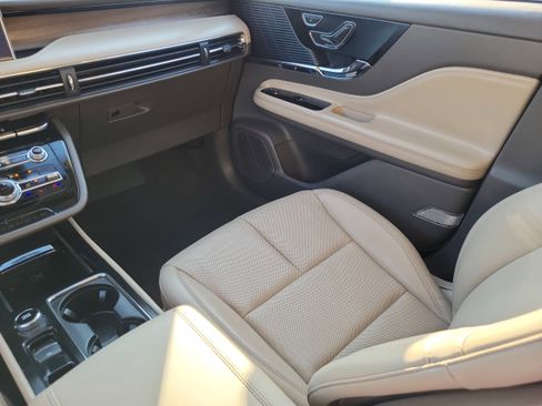 Used 2022 Lincoln Corsair Reserve w/ Equipment Group 201A image 15