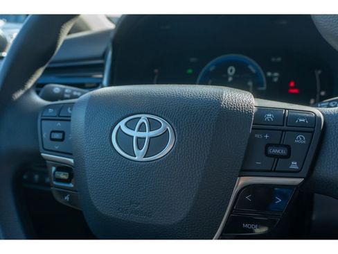 Used 2025 Toyota Camry LE image 28