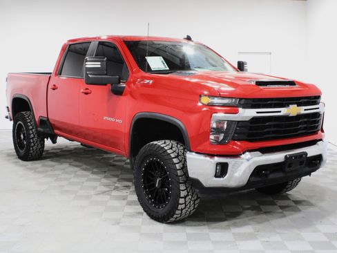 Used 2024 Chevrolet Silverado 2500 LT AWD/4WD image 1