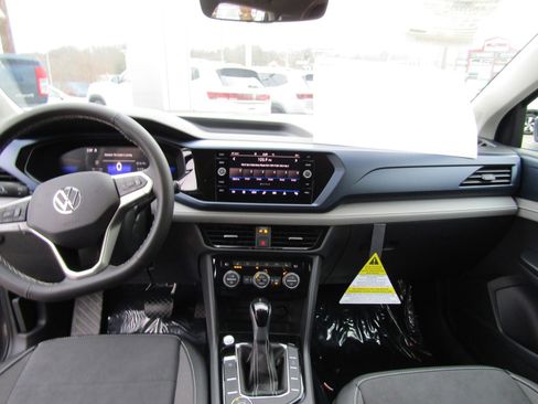 New 2024 Volkswagen Taos SE image 11