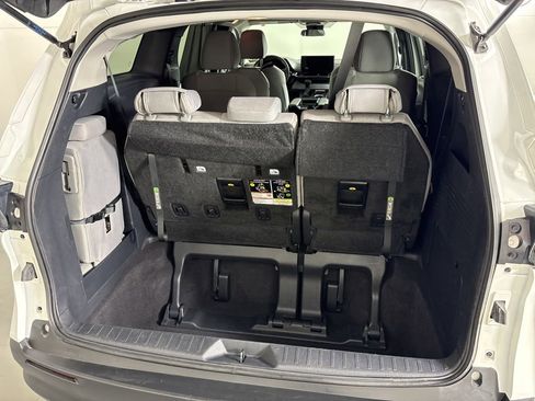 Used 2025 Toyota Sienna LE image 22