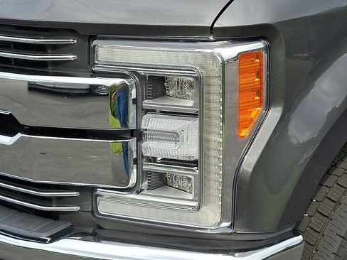 Used 2019 Ford F250 Lariat w/ Lariat Ultimate Package AWD/4WD image 9
