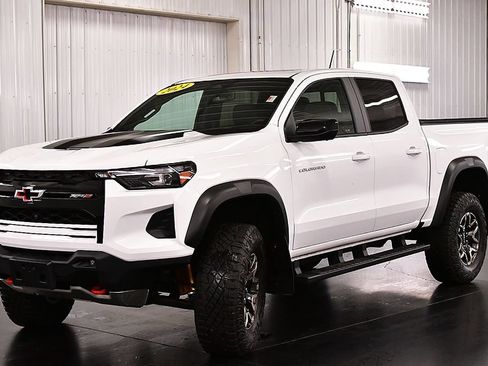 Used 2024 Chevrolet Colorado ZR2 w/ ZR2 Convenience Package III AWD/4WD image 3