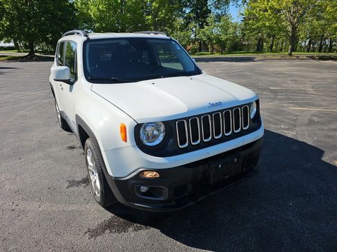 Used 2015 Jeep Renegade Latitude w/ Popular Equipment Group AWD/4WD image 8