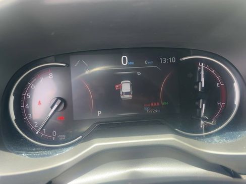 Used 2024 Toyota RAV4 XLE AWD/4WD image 4