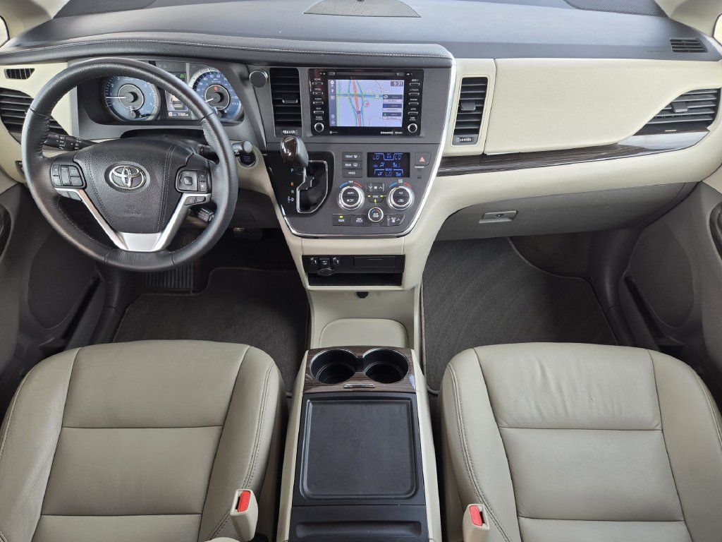 Used 2018 Toyota Sienna XLE w/ XLE Navigation Package FWD image 26