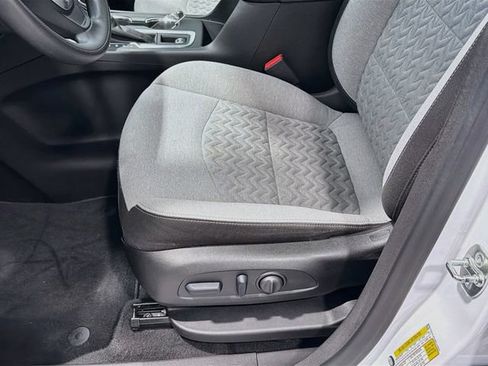 Used 2024 Chevrolet Equinox LT FWD image 16