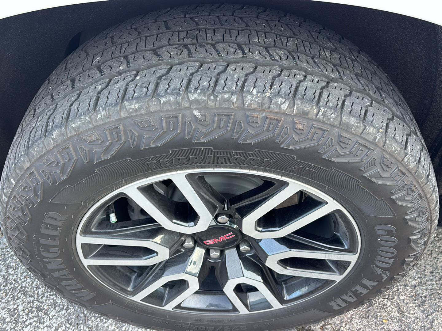 Certified 2024 GMC Yukon AT4 w/ Technology Package AWD/4WD image 10