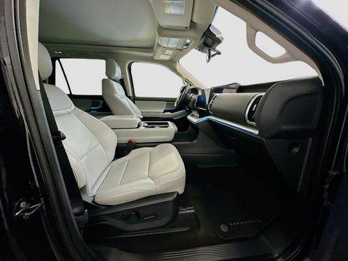 Used 2025 Ford Expedition Platinum AWD/4WD image 35