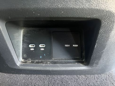 Used 2024 Volkswagen Atlas SE FWD image 34