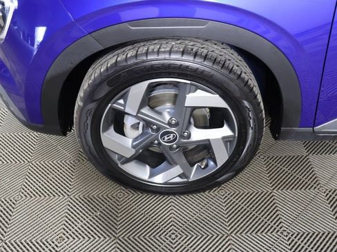 Used 2022 Hyundai Venue Limited FWD image 17