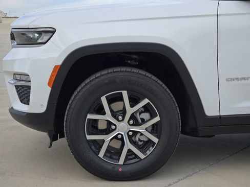New 2025 Jeep Grand Cherokee Limited w/ Luxury Tech Group II image 6