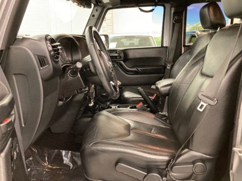 Used 2015 Jeep Wrangler Unlimited Sahara w/ Dual Top Group image 9